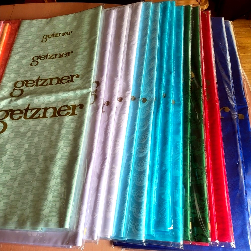 Éventail de tissus Bazin Getzner disponibles chez Marteder Textile